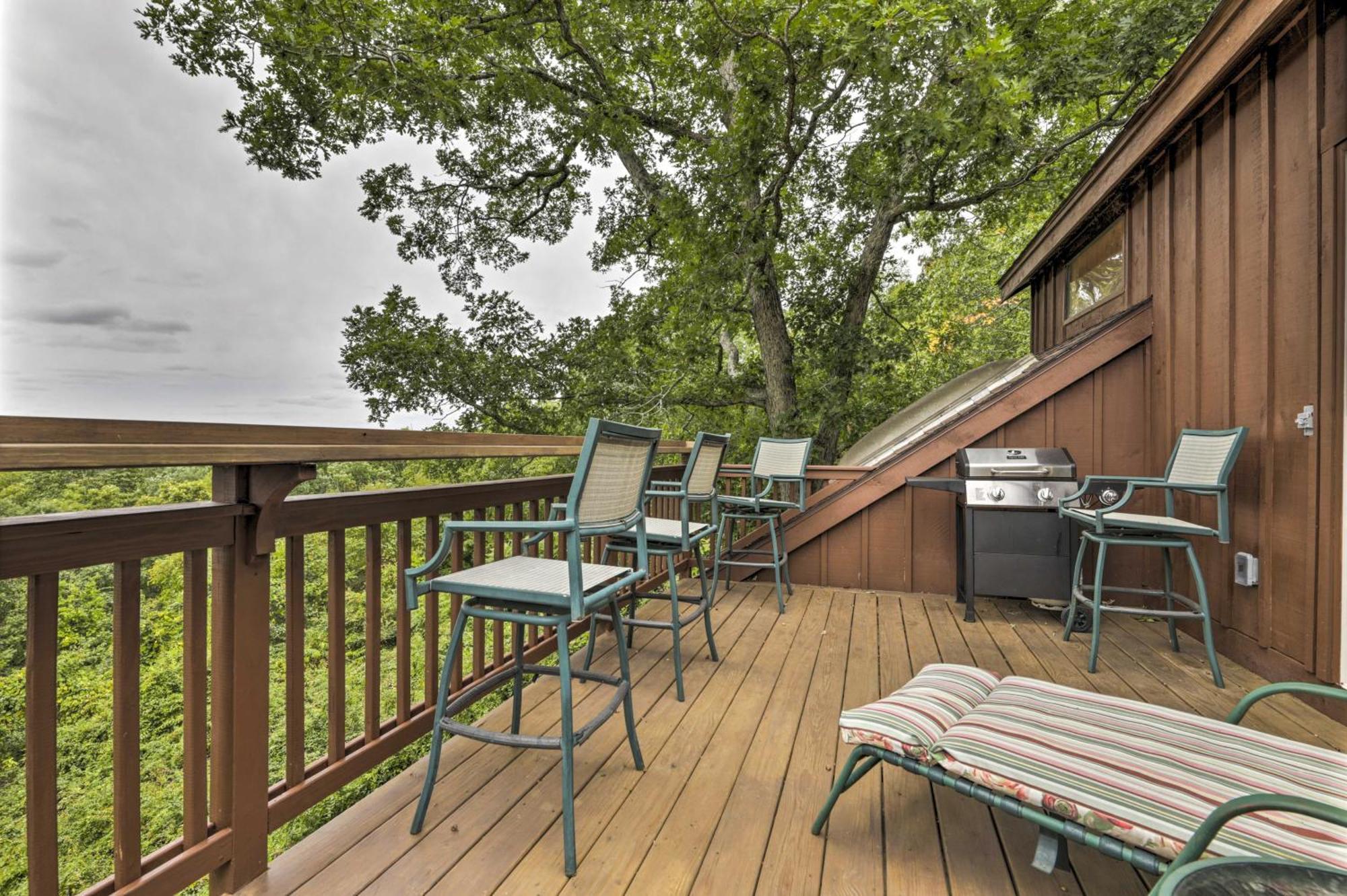 Private Guest House With Deck And Spectacular Views! Uncasville Buitenkant foto