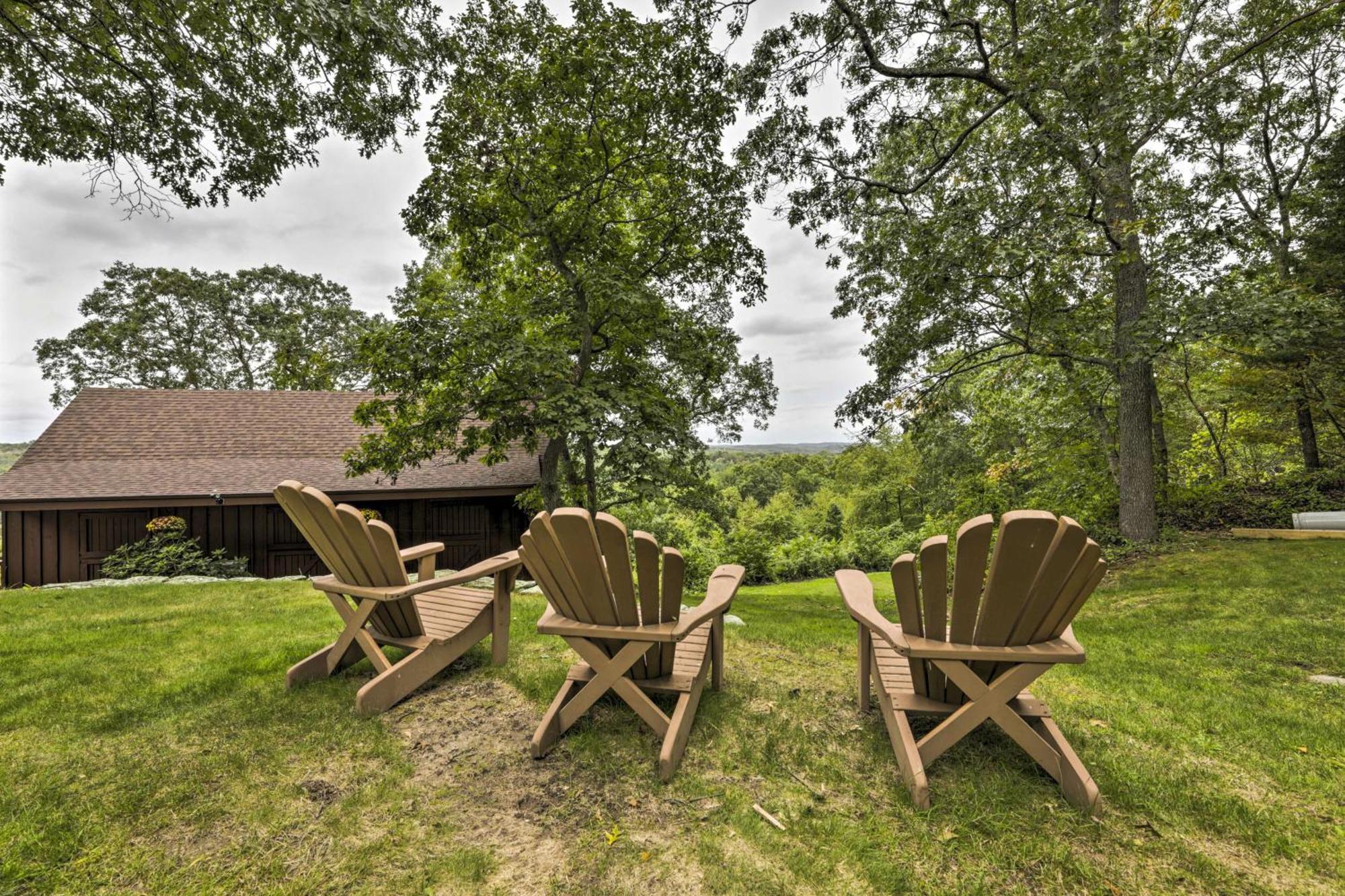 Private Guest House With Deck And Spectacular Views! Uncasville Buitenkant foto